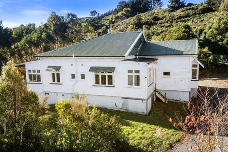 Photo of property in 8 Mount Cecil Road, Moonshine Valley, Porirua, 5381
