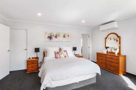 Photo of property in 52 Lorna Irene Drive, Raumati South, Paraparaumu, 5032