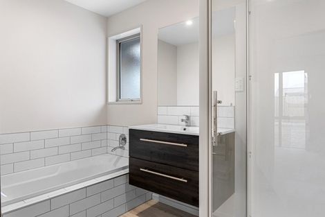 Photo of property in 18 Grey View Grove, Rangiora, 7400