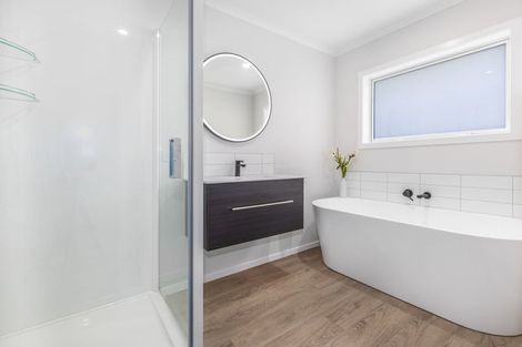 Photo of property in 11 Karearea Avenue, Waikanae, 5036