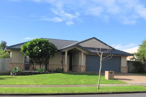 Photo of property in 14 Newinn Crescent, East Tamaki Heights, Auckland, 2016