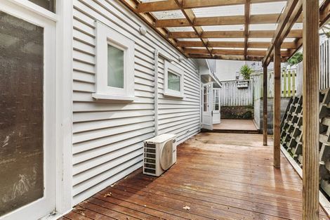 Photo of property in 12 Darlington Terrace, Miramar, Wellington, 6022