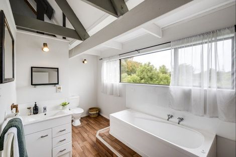 Photo of property in 141 Tait Drive, Greenmeadows, Napier, 4112