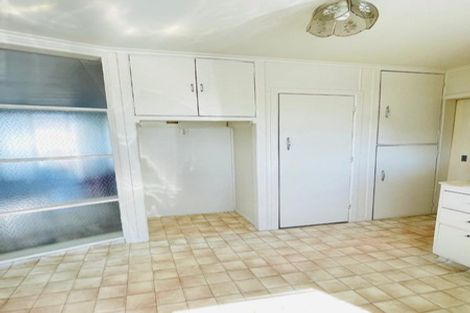 Photo of property in 31 Te Atatu Road, Te Atatu South, Auckland, 0610