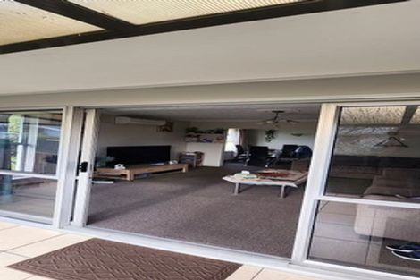 Photo of property in 50 Chipping Lane, Redwood, Christchurch, 8051