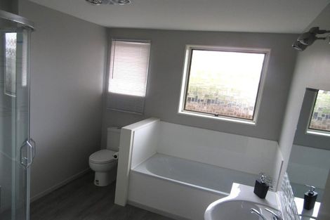 Photo of property in 21 Salford Avenue, Redwood, Christchurch, 8051