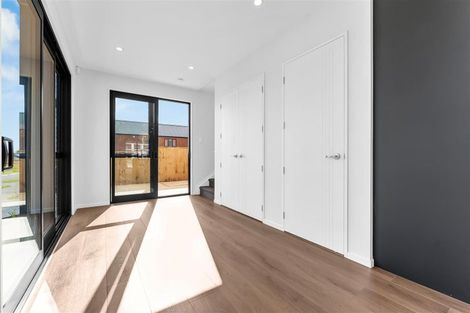 Photo of property in 16 Waimarie Drive, Karaka, 2578