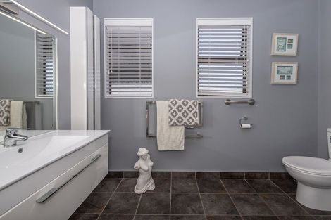 Photo of property in 22 Queen Street, Westport, 7825