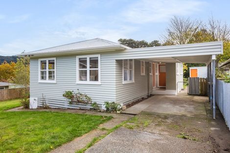 Photo of property in 5 Gawler Grove, Wainuiomata, Lower Hutt, 5014
