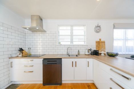 Photo of property in 3 Sefton Avenue, Highbury, Palmerston North, 4412