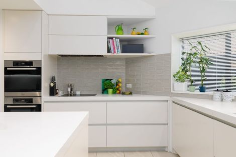 Photo of property in 22 Brockhall Lane, Avonhead, Christchurch, 8042