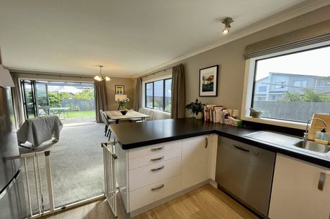 Photo of property in 4 Cresswell Place, Johnsonville, Wellington, 6037