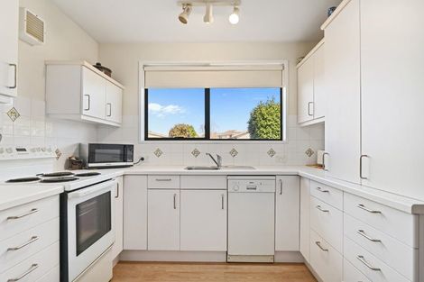 Photo of property in 40 Ambleside Drive, Burnside, Christchurch, 8053