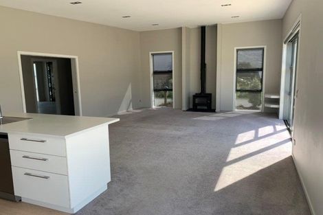 Photo of property in 2 Kahu Close, Wanaka, 9305