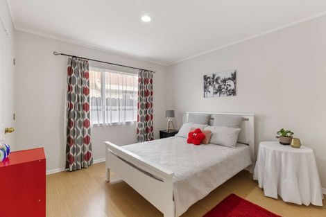 Photo of property in 1/9 Faldo Drive, Golflands, Auckland, 2013