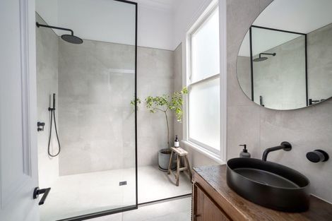 Photo of property in 250 Main Street, Greytown, 5712