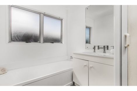 Photo of property in 2/20 Kenderdine Road, Papatoetoe, Auckland, 2025