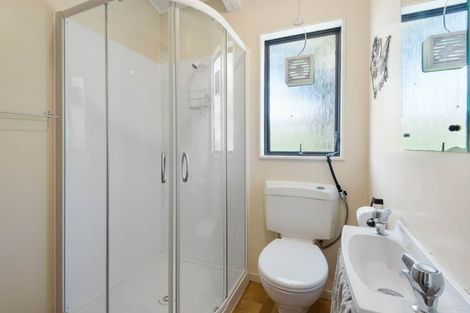 Photo of property in 8a/1 West Lynn Road, Titirangi, Auckland, 0604