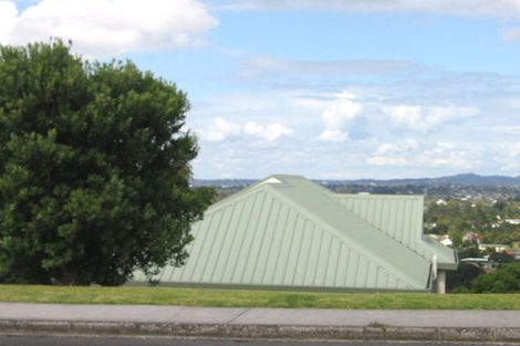 Photo of property in 135 Luckens Road, West Harbour, Auckland, 0618