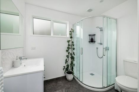 Photo of property in 12a Waterview Place, Haruru, 0204