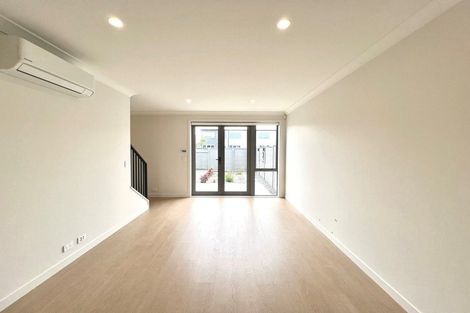 Photo of property in 10 Park Green Avenue, Rosehill, 2113