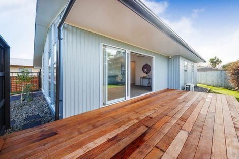 Photo of property in 9 Pinedale Parade, Milson, Palmerston North, 4414