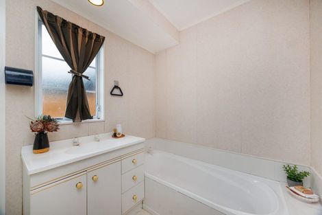 Photo of property in 42a Pinedale Parade, Milson, Palmerston North, 4414