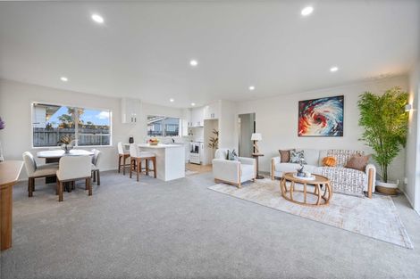 Photo of property in 2/24 Waimana Road, Conifer Grove, Takanini, 2112