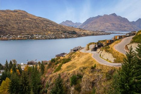 Photo of property in 44 Angelo Drive, Queenstown Hill, Queenstown, 9300
