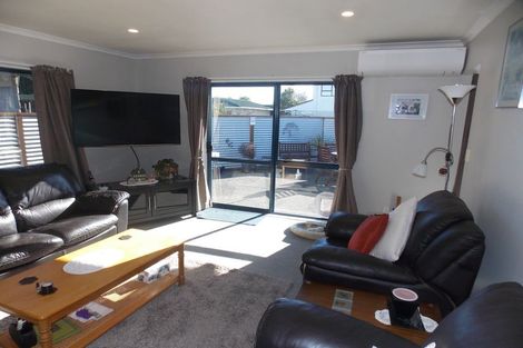Photo of property in 32 Somerset Crescent, Highbury, Palmerston North, 4412