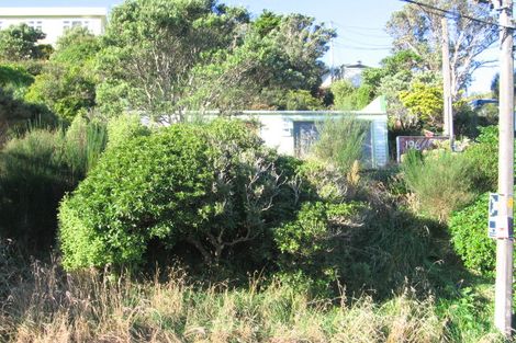 Photo of property in 196 Nevay Road, Karaka Bays, Wellington, 6022
