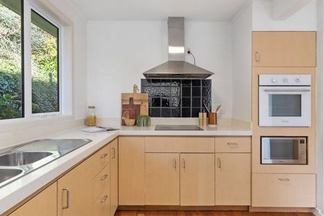 Photo of property in 9 Lomond Street, Newlands, Wellington, 6037