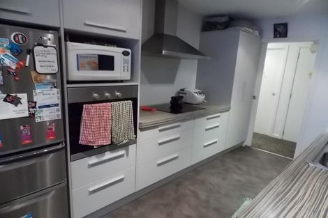 Photo of property in 11a Pinkerton Grove, Newlands, Wellington, 6037