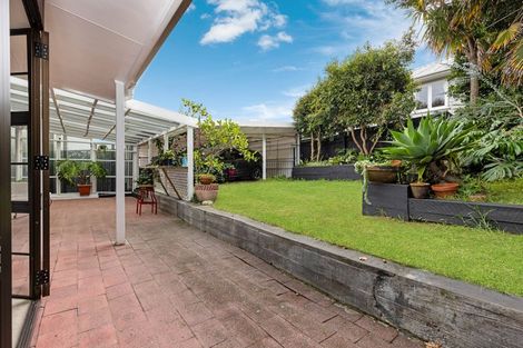 Photo of property in 2/84 West Coast Road, Glen Eden, Auckland, 0602
