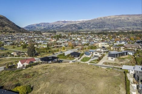 Photo of property in 10 Mataraki Place, Wanaka, 9305