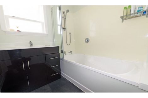 Photo of property in 76 Forest Hill Road, Henderson, Auckland, 0612