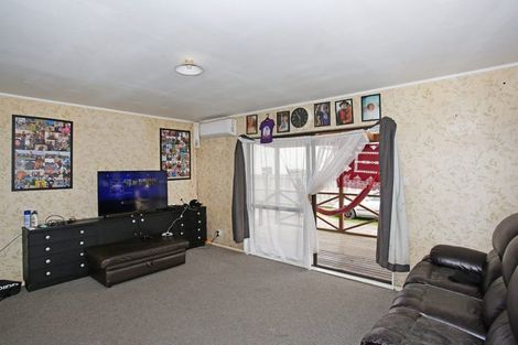 Photo of property in 17 Pukeroa Place, Papakura, 2110