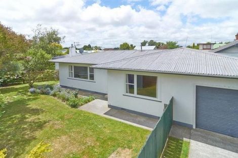 Photo of property in 2a Durham Crescent, Palmerston North, 4414