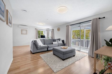 Photo of property in 2/134 Bradbury Road, Botany Downs, Auckland, 2010