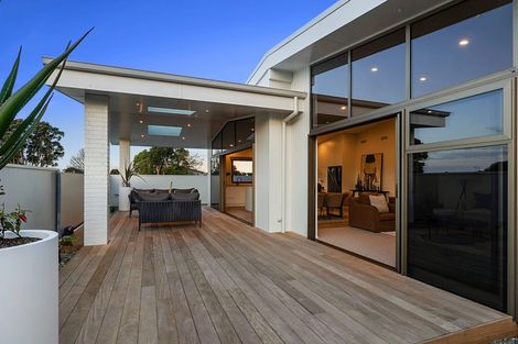 Photo of property in Mangorei Road, Strandon, 4312