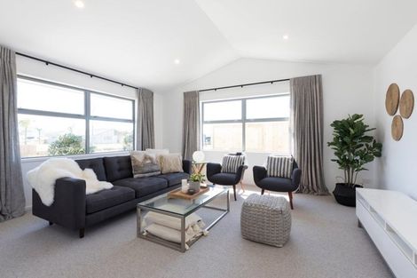 Photo of property in 14 Vogwill Road, Kumeu, 0810
