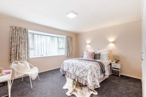 Photo of property in 19a Rewarewa Crescent, Waikanae, 5036