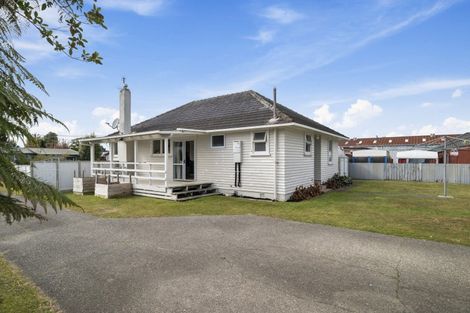 Photo of property in 2 Tapsell Road, Fairy Springs, Rotorua, 3015