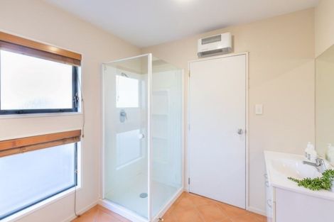 Photo of property in 16 Dee Street, St Albans, Christchurch, 8014