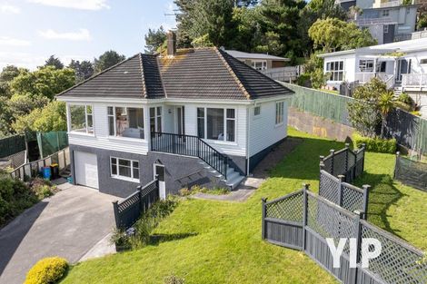 Photo of property in 15 Hollies Crescent, Johnsonville, Wellington, 6037