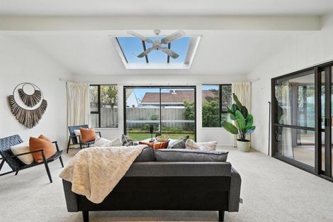 Photo of property in 4 Seadown Crescent, Amberley, 7410