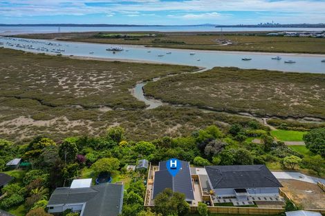 Photo of property in 112c Roberts Road, Te Atatu South, Auckland, 0610