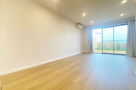 Photo of property in 32 Kuaha Road, Massey, Auckland, 0614