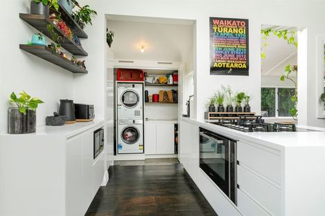 Photo of property in 5 Don Buck Road, Henderson, Auckland, 0614