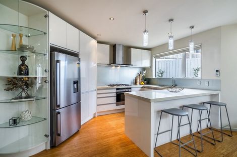 Photo of property in 46 Raleigh Road, Northcote, Auckland, 0627